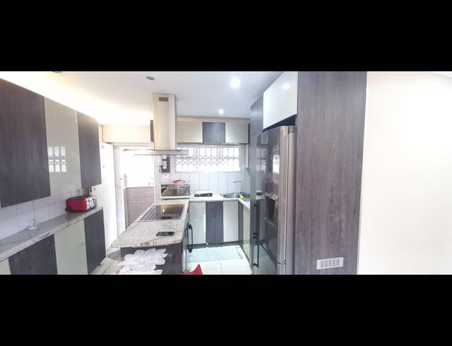 2 BEDROOM FLAT TO LET IN ESSENWOOD